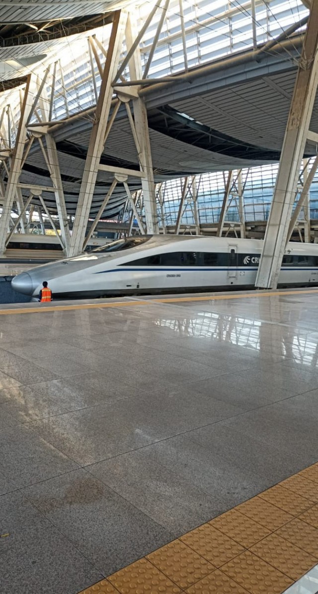 Китай показал прототип самого быстрого поезда в мире CR450, развивающего скорость 450 км/ч