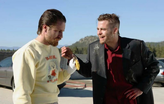 Женщина встречается с мужчиной, которого она ложно обвинила в изнасиловании.