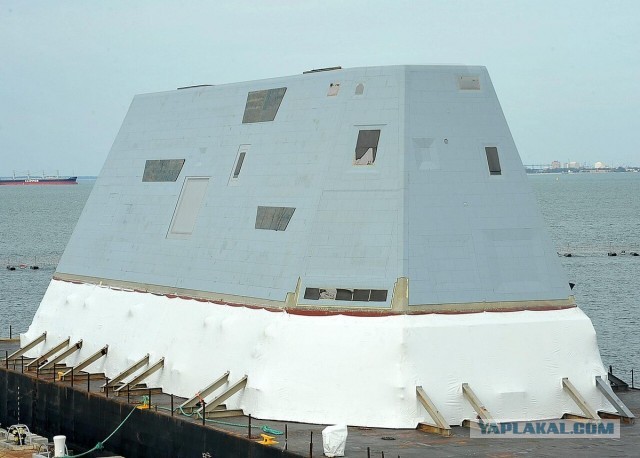 Пожар вспыхнул на корабле USS Zumwalt на верфи в Миссисипи во время модернизации.