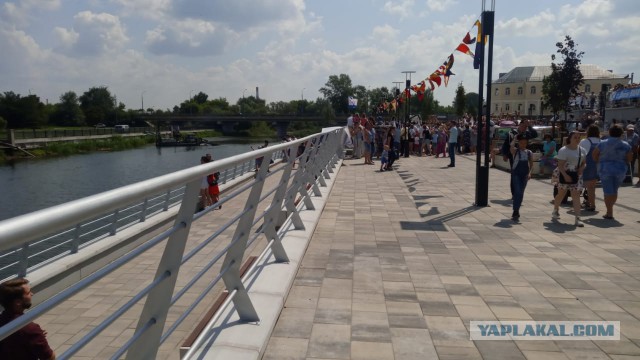Набережная города Старый Оскол спустя неделю после открытия. Ну, а кто же знал, что дождь пойдёт?