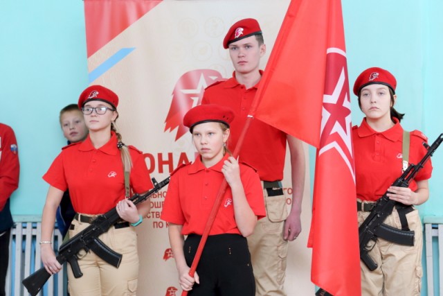 Националистический лагерь в Украине обучает детей убивать