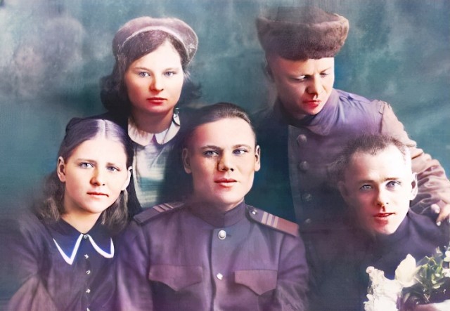 А давайте свой Бессмертный Полк сделаем? Я начинаю. Все таки канун Дня Победы