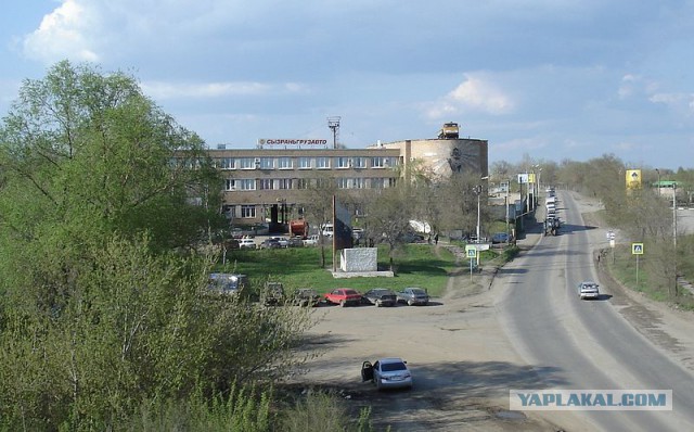 А у нас, у моста....