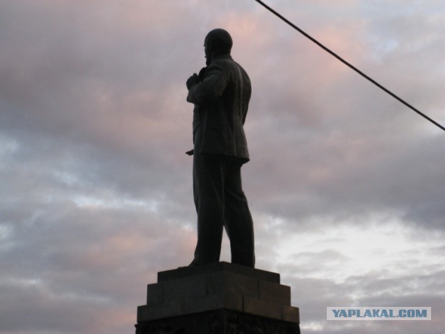 Памятники Ленину