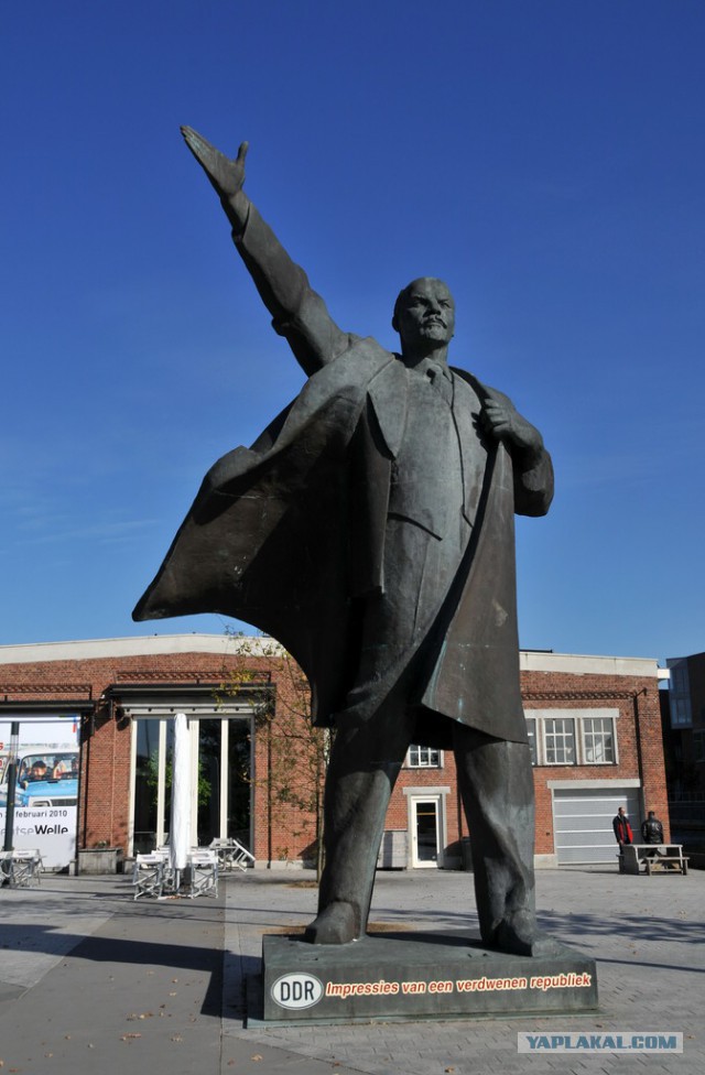 Памятники Ленину