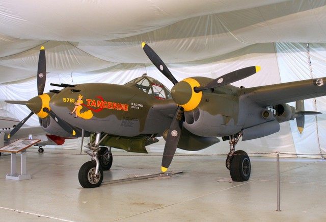 Многоцелевой истребитель P-38 «Lightning»