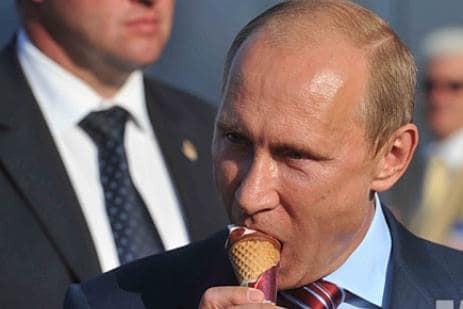 Путин на авиасалоне МАКС угостил правительство мороженым