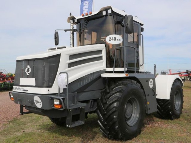 В Питере начали выпускать "тракторы малой мощности".