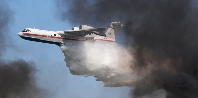 Бывший глава Минобороны Греции Панос Камменос призвал власти попросить у России самолёты для тушения лесных пожаров.