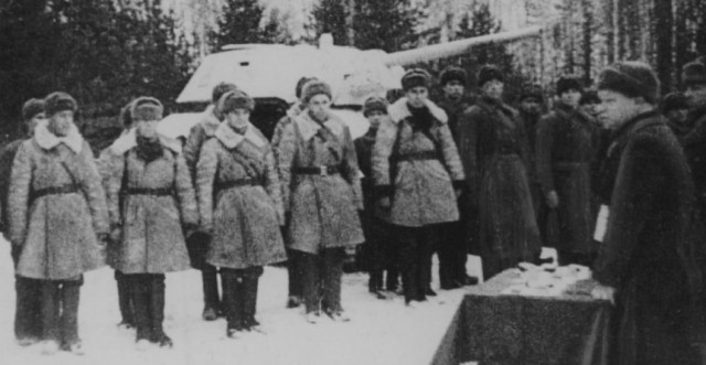 Как бойцы Красной армии выживали зимой, ночуя на снегу?