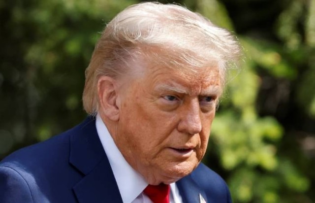 Дональд Трамп на фоне продолжающегося конфликта Израиля и Ирана поручил членам своей команды попытаться в ближайшее время встретиться с чиновниками из Ирана, сообщил телеканал CNN.