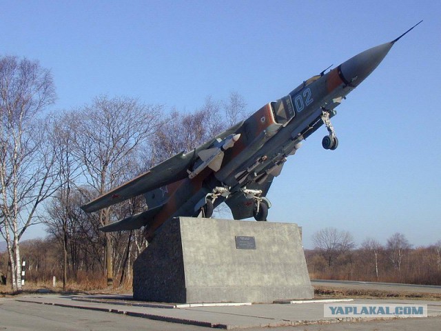 Ночные фото памятника МиГ-31