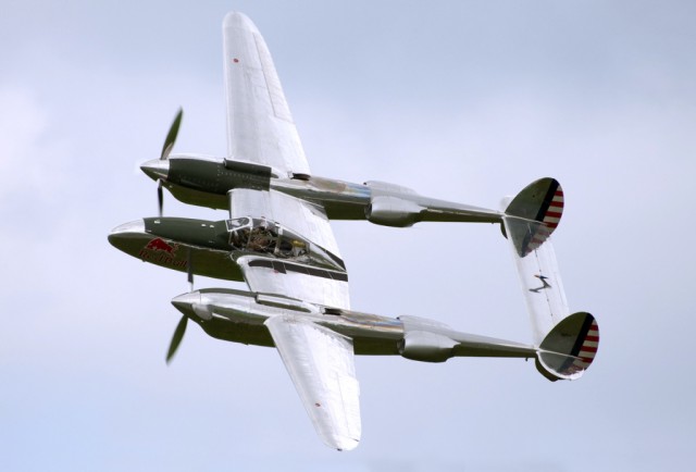Многоцелевой истребитель P-38 «Lightning»