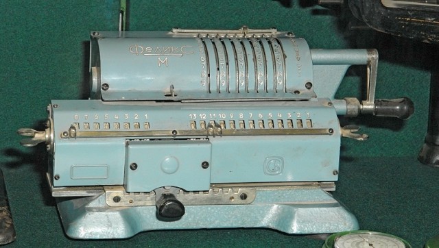 Крутой системный блок из старой советской электроники