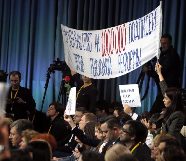 "Несанкционированный митинг" на пресс-конференции Путина