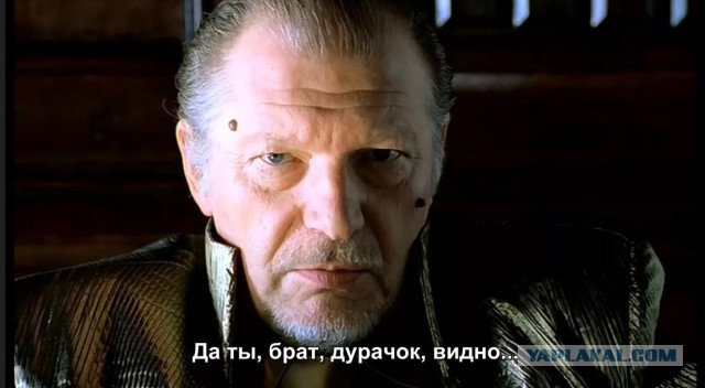 Медведев записал поздравление с 8 марта и попытался изобразить восьмерку в воздухе, но вышло не очень