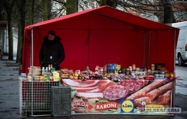 Просто отправка 300 килограммов санкционной продукции с витрин одного из магазинов Екатеринбурга в топку