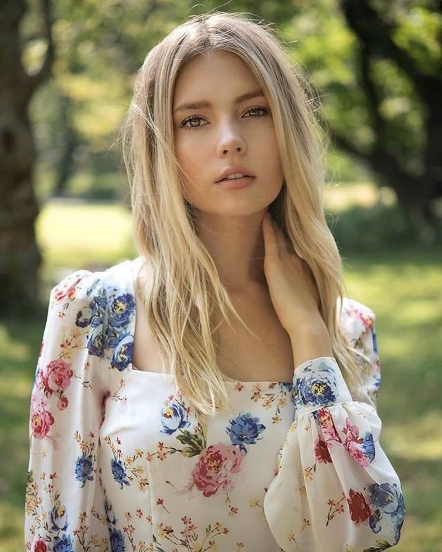 Девушки на спорте и около него!