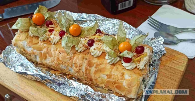 Рулет меренговый