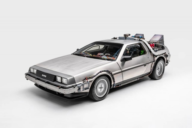 Почему создателям «Назад в будущее» пришлось менять спидометр Delorean