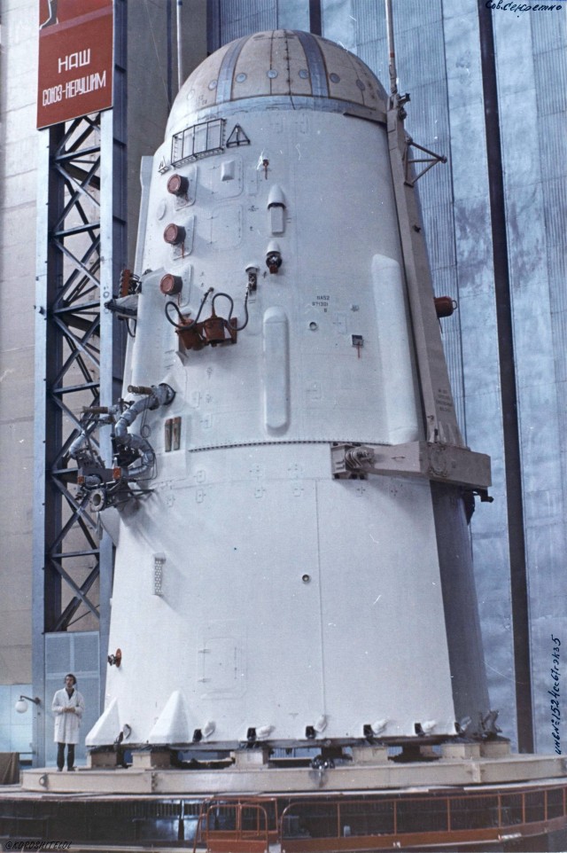 Спящий гигант. В Сети появились архивные снимки Советского Колосса - лунной ракеты Н1.