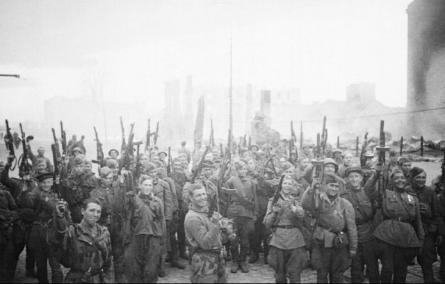 Фотографии второй мировой, многие цветные (фото)