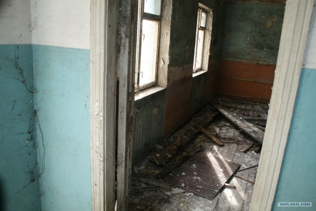 Заброшенная танковая база.