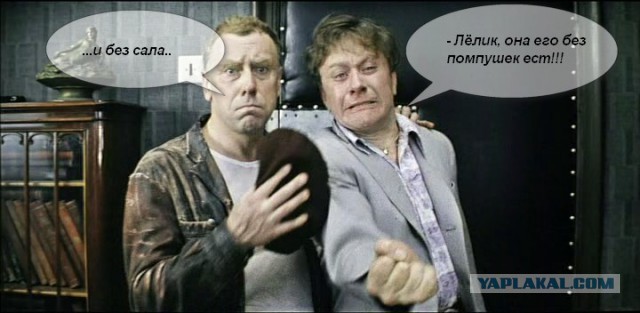 Японка пробует борщ