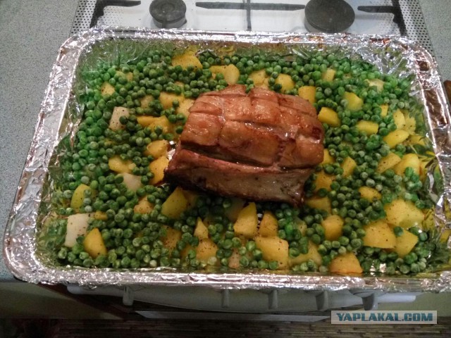 Свинина в горячем маринаде, с картохой и горохой