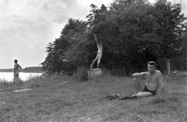 «Время было весёлое, обстановка творческая, люди открытые и дружные, на лавочке можно было всегда выпить вина»