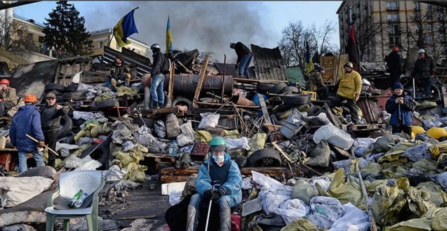 Хабаровские митингующие устанавливают палатки у "Белого дома"