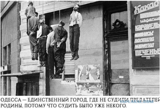 Российский триколор на главной площади Донецка сменили на новый, больший по размерам (ФОТО)
