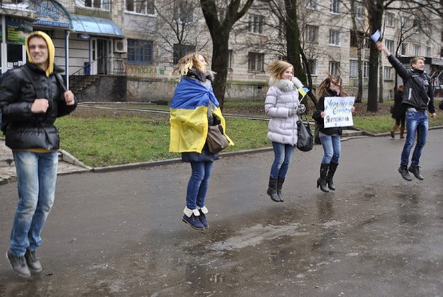 Штурм военкомата в городе Хуст Закарпатской области Украины