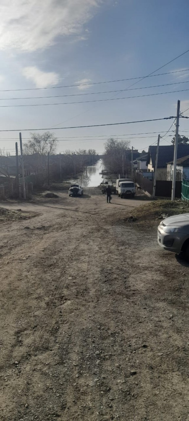 В Орске прорвало дамбу