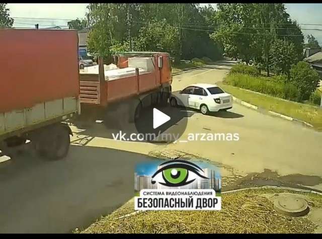 Камаз большой, но его не заметили.