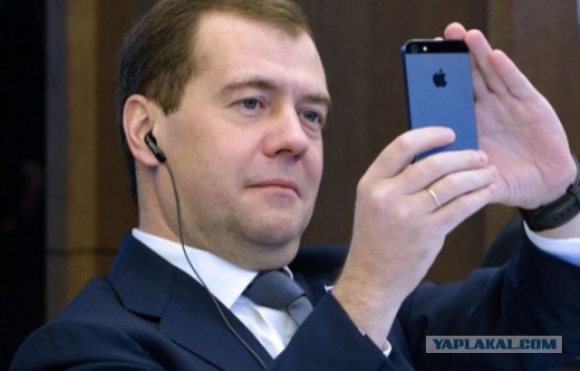 Курс доллара впервые поднялся выше 42 руб.