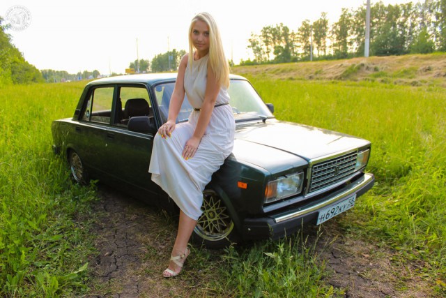 Девушки и Жигули