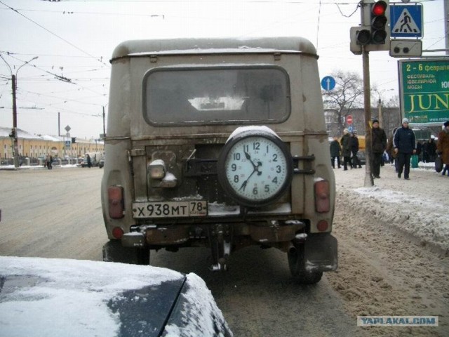А как Вы развлекаете водителей сзади?