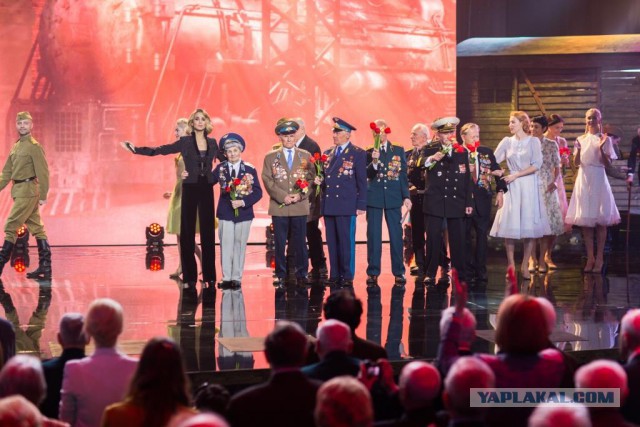 Тилль Линдеманн забрал Светлану Лободу из больницы