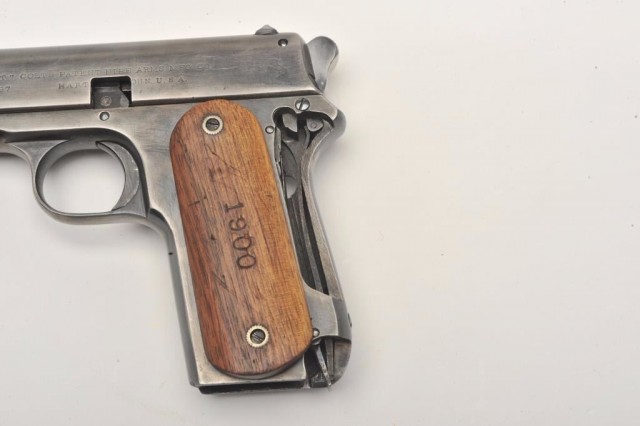 Первый в ряду "Кольтов": Colt M1900