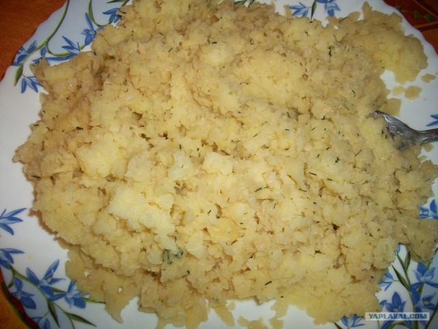 Мини пирог с сёмгой, картошкой, сыром и зеленью