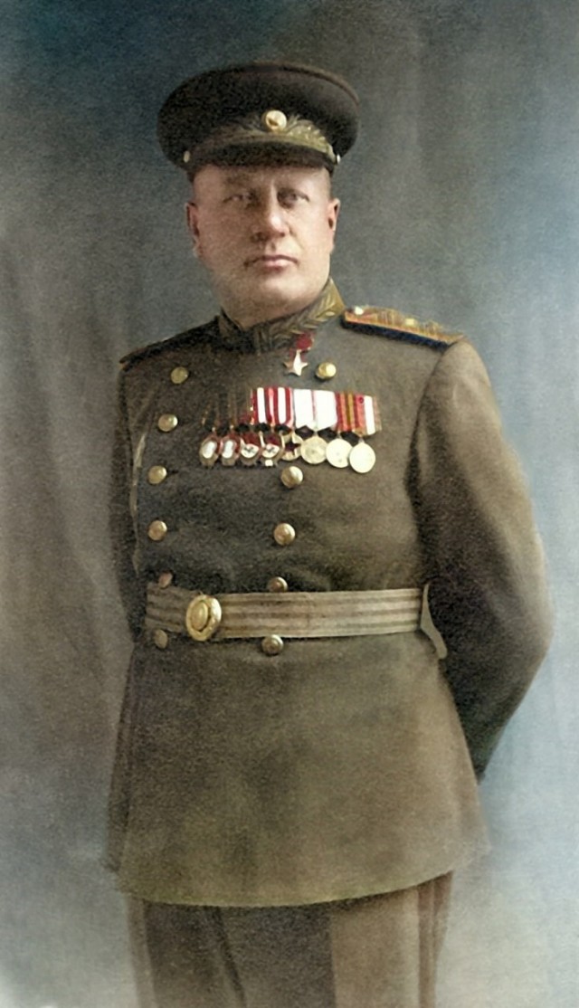 Фотографии связанных с историей Красной и Советской Армии.