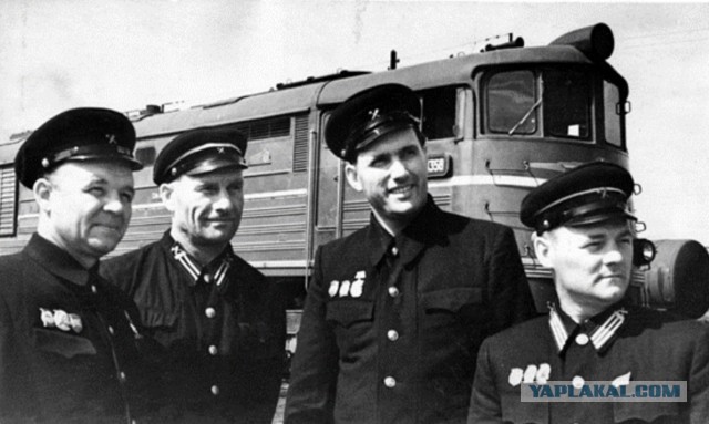 Подводная лодка на рельсах⁠⁠