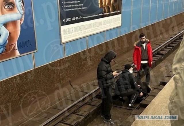 В Питере утром на пути упала 17-летняя школьница