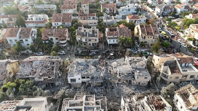 Иранские СМИ публикуют последствия ракетного обстрела города Ришон-ле-Цион