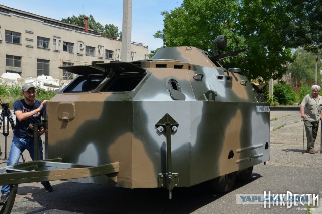 Украина стянула тяжелую технику к границе с Крымом
