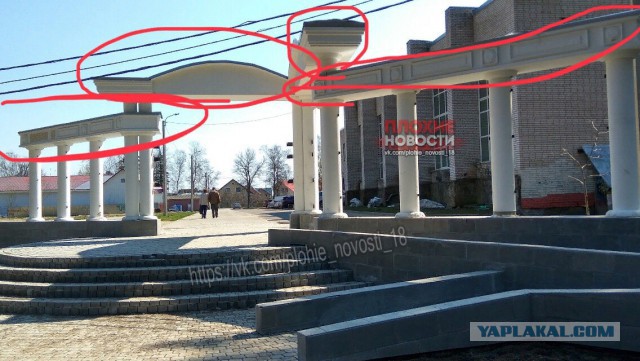 8 миллионов рублей за 10 колонн из гипсокартона и пенопласта.Вход в парк Велес установил новый мировой рекорд!