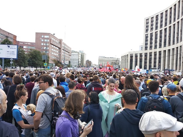 В Москве началась пятая подряд акция с требованием допустить независимых кандидатов на выборы в Мосгордуму