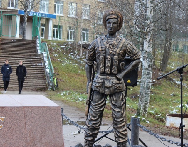Памятник десантникам, открытый вчера в Лежневе