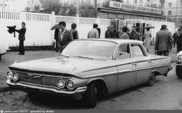 Как покупали машины в СССР? Авторынок "Южный порт", 60-е — 90-е годы